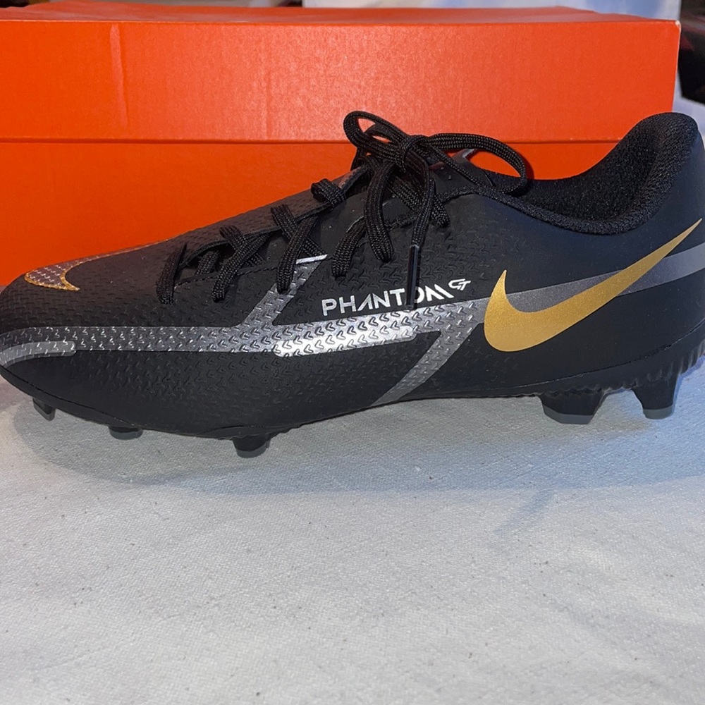 NWT Boys Cleets